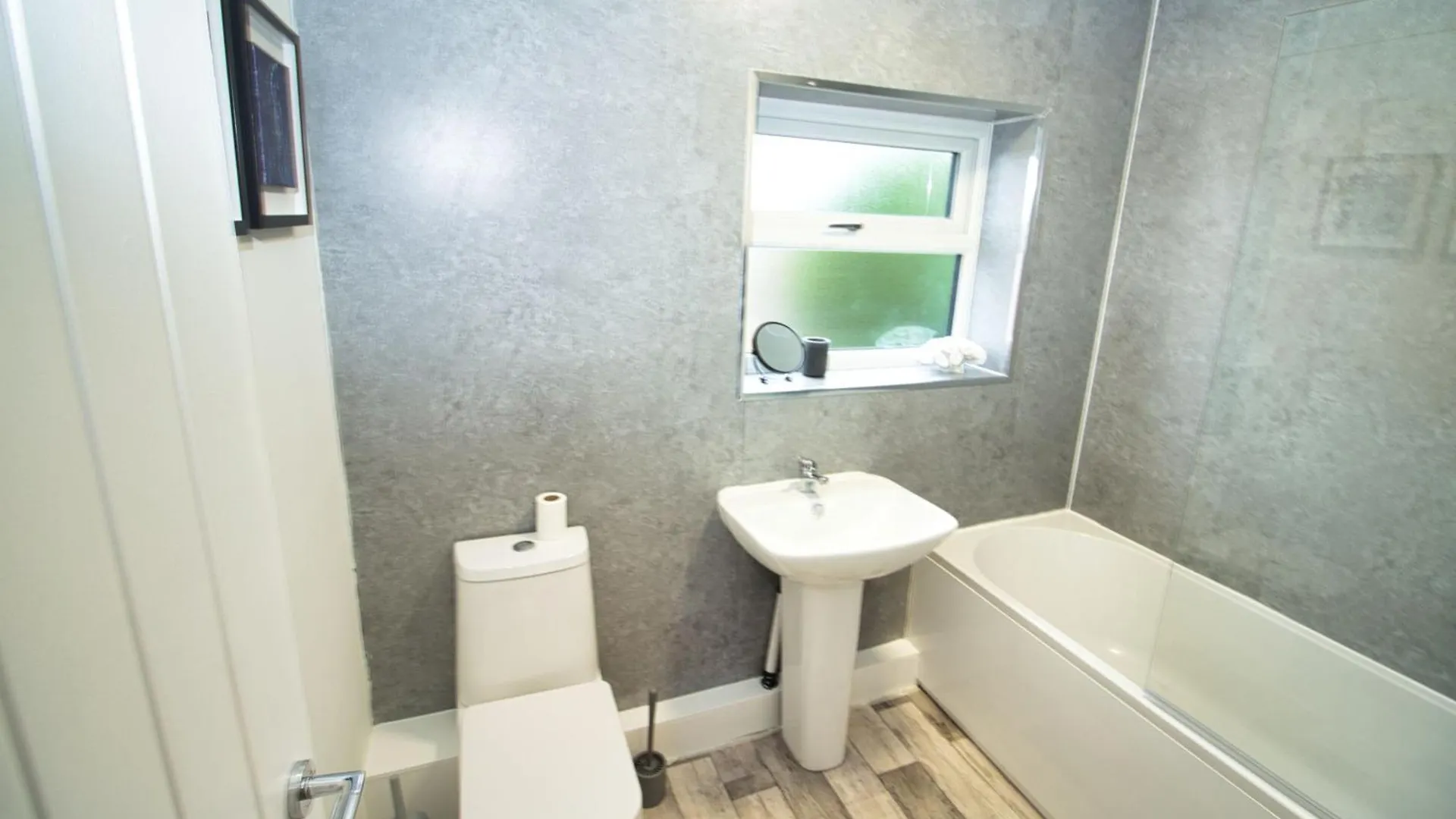 Spacious 3 Bed House - Newly Refurbished Rotherham Casa vacanze